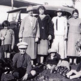 Lola, Daisy, Vanda and Ivy Parkyn, Jesse South (Standing l-r), Howard, Edna and Cloudesly Parkyn (Front row), Tewantin