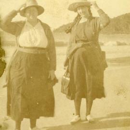 Beachgoers, Noosa Main Beach, Noosa Heads