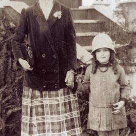 Emma Tait and daughter Esme Tait, Tewantin, ca 1927
