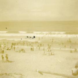 Crowds at the beach, Noosa Main Beach, Noosa Heads, 26 December 1948