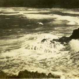 Big surf, Alexandria Bay, Noosa National Park, Noosa Heads, 6 May 1950