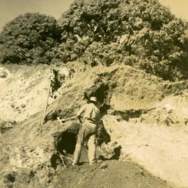 Ernie Greber, road construction, 'Noosa Vale' Noosa Heads, 26 July 1949