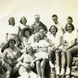 Daytrippers to Trig Beacon, Noosa Hill, Noosa Heads, 1948
