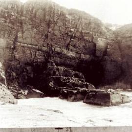 Devil's Kitchen Cave, Noosa National Park, ca 1910