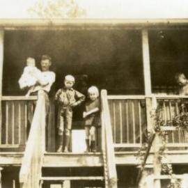 Family group, ca 1900s