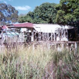 Derelict house, Lake Weyba Drive, Noosaville, 1985