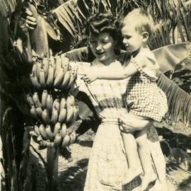 Emma and Peter Freeman, 'Pinevale', Bayview Road, Noosa Heads, 7 November 1954