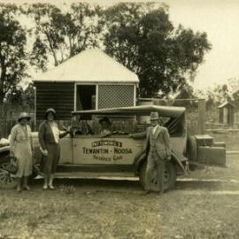 Pattemore's Tewantin-Noosa Service Car, Russell Street, Noosaville, ca 1930s 