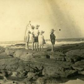 Beachgoers, Noosa Main Beach, Noosa Heads, ca 1920s