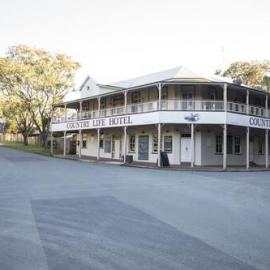 Country Life Hotel, 69 Main Street, Kin Kin, 31 May 2018
