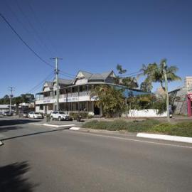 Pomona Hotel, 1 Station Street, Pomona, 31 May 2018