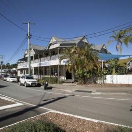 Pomona Hotel, 1 Station Street, Pomona, 31 May 2018