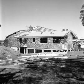 Construction, Doctor Geoffrey Bowden's house, Poinciana Avenue, Tewantin, August 1971