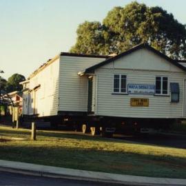 Noosa Bridge Club building being relocated to Wallace Park, Noosaville, 16 March 1994