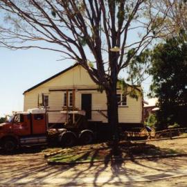 Noosa Bridge Club building being relocated to Wallace Park, Noosaville, 16 March 1994